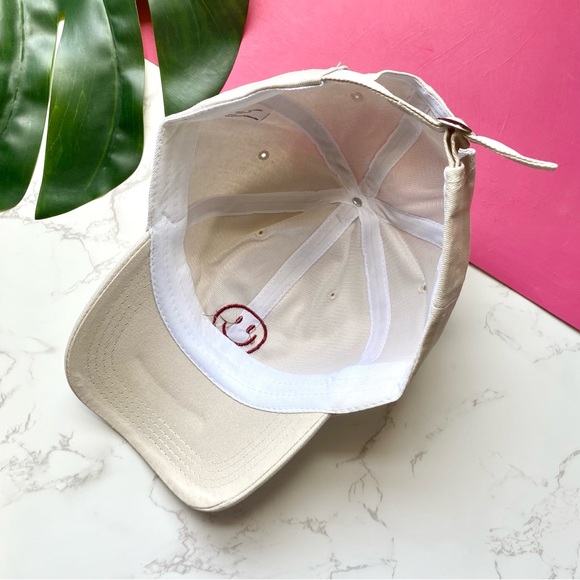 5 Happy Smiley Face Hats - Picture 5 of 5